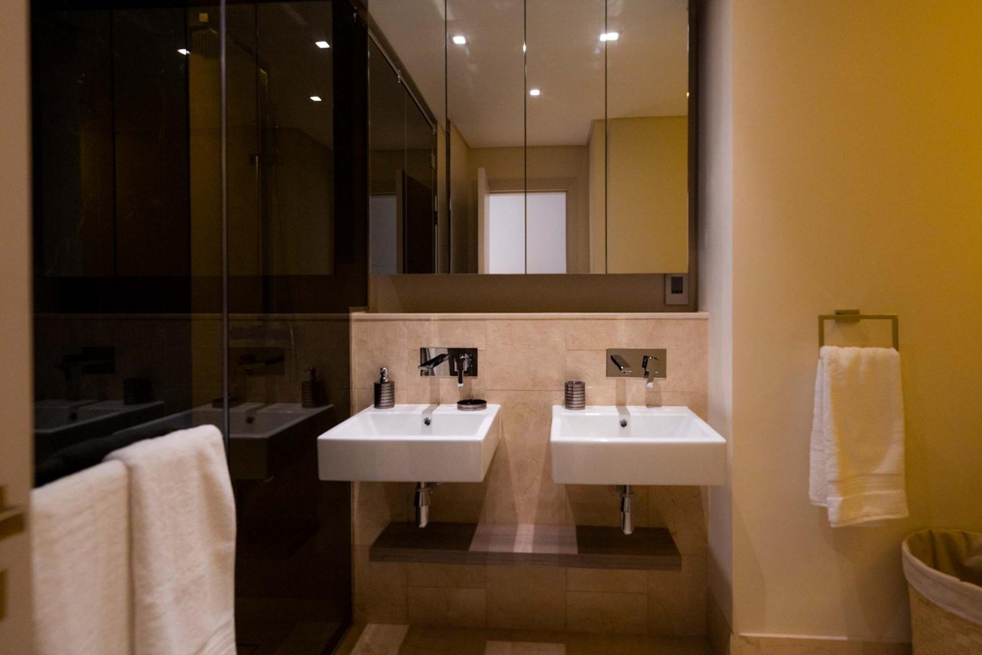 Spacious Beachfront 2 Bedroom Apartment - The 8 Dubai Luaran gambar